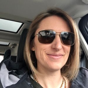 Meet your Posher, Hilary